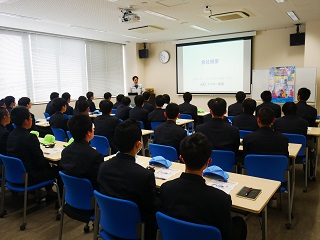 岩手県立大船渡東高等学校の機械電気科1年生