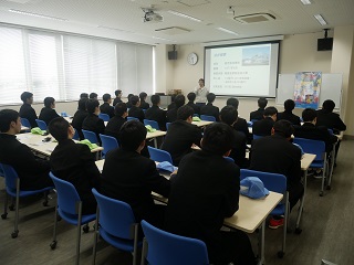岩手県立黒沢尻工業高等学校の機械科2年生