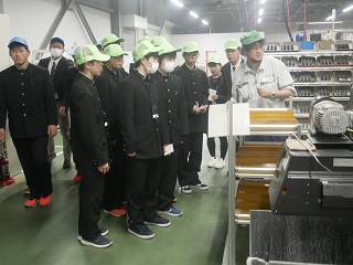 岩手県立黒沢尻工業高等学校の機械科2年生