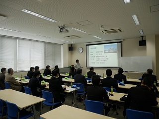 青森県内の企業の18名の皆様が工場見学に来社されました。