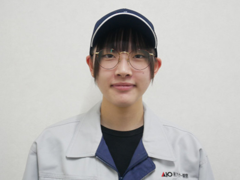 製造事務職　若手社員の顔写真